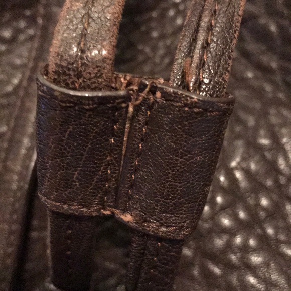 HOST PICK 🫶 Elizabeth & James Leather Cynnie Sling Bucket Bag Dark Brown Raisin - Picture 7 of 12